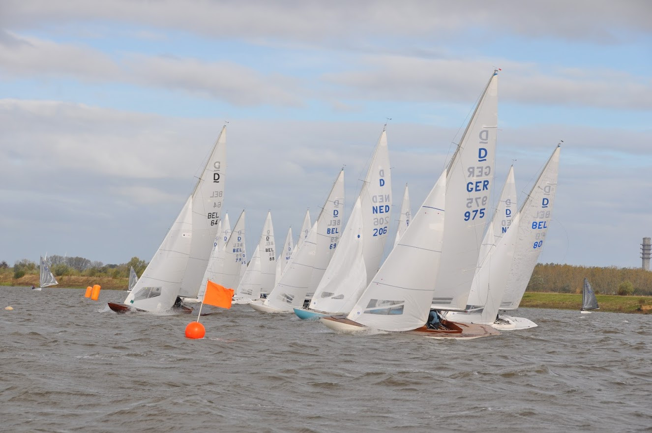 Die Rheinlandflotte war mit vier Booten beim Limburg Dragon Cup vertreten